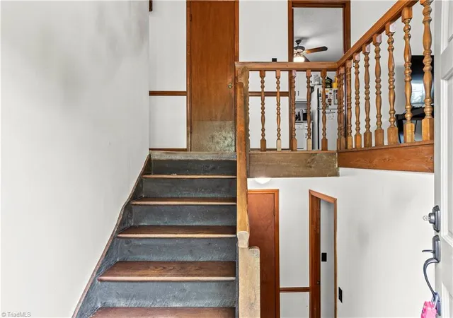Photo 4 of Single family home for sale at 210 Knoxwood Rd, Winston Salem, NC 27107 | MLS# 1231045 | Listing updated on 2026-08-19