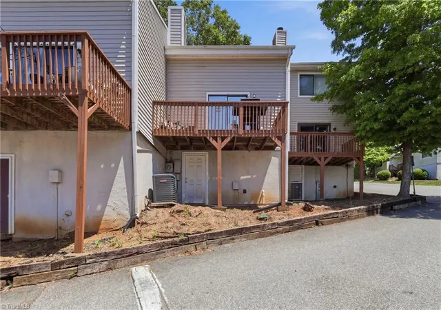 Homes for sale in Winston Salem, NC | 3588 Heathrow Dr, Winston Salem, NC 27127 | MLS# 1220022