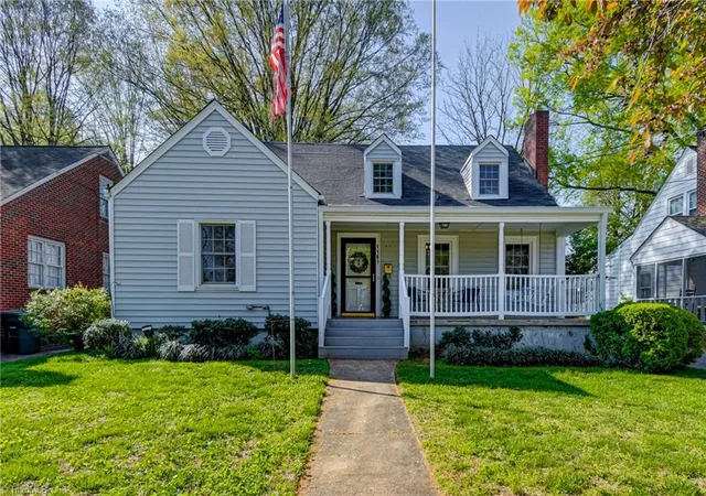 Homes for sale in Winston Salem, NC | 1161 S Hawthorne Rd, Winston Salem, NC 27103 | MLS# 1214667