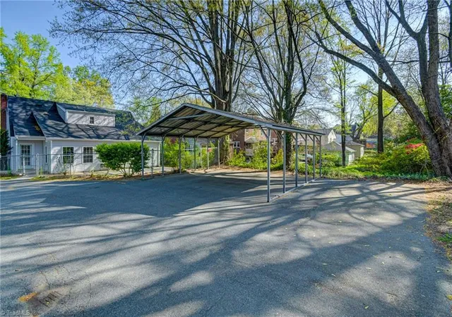 Homes for sale in Winston Salem, NC | 1161 S Hawthorne Rd, Winston Salem, NC 27103 | MLS# 1214667