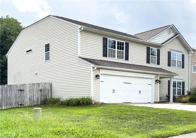 Photo 2 of Single family home for sale at 4586 Ramseur Dr, Winston Salem, NC 27101 | MLS# 1231422 | Listing updated on 2026-09-19