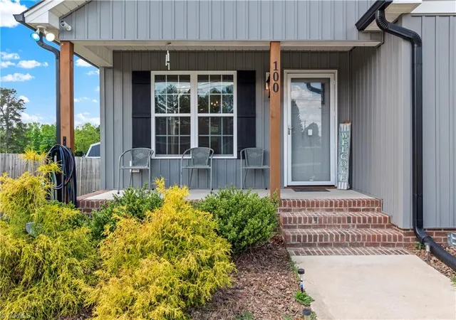 Photo 3 of Single family home for sale at 100 Hillside Dr, Thomasville, NC 27360 | MLS# 1218691 | Listing updated on 2026-06-23