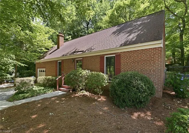 2nd image of 4302 Lawndale Dr, Greensboro, NC 27455 | MLS# 1226615