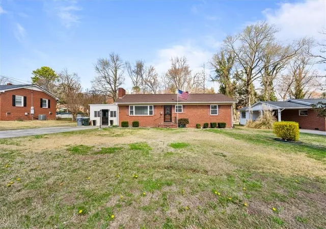 2nd image of 1025 Parkview St, Asheboro, NC 27203 | MLS# 1212158