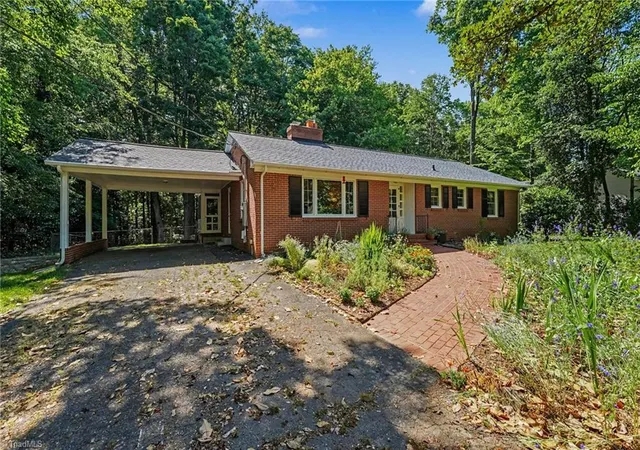 2nd image of 3901 Woodview Dr, Winston Salem, NC 27106 | MLS# 1224623