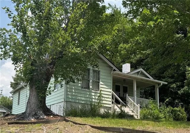 2nd image of 816 W Haymore St, Mount Airy, NC 27030 | MLS# 1226028