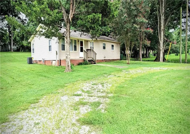 Photo 2 of Sale Pending at 826 Graylyn Dr, High Point, NC 27263 | MLS# 1229219 | Listing updated on 2026-09-14