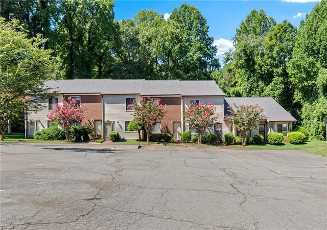 24th image of 165 Forest View Dr, Winston Salem, NC 27104 | MLS# 1229588