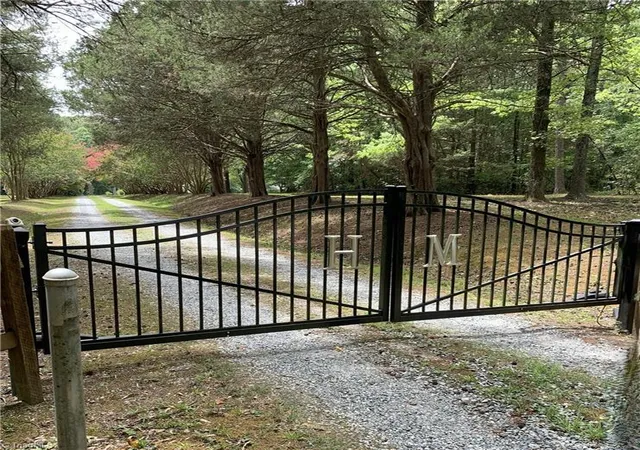 Photo 4 of Single family home for sale at 628 Ritters Lake Rd, Greensboro, NC 27406 | MLS# 1229137 | Listing updated on 2026-08-13
