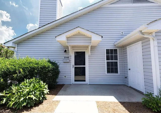 Photo 2 of Sale Pending at 3940 Westridge Meadow Cir, Clemmons, NC 27012 | MLS# 1226553 | Listing updated on 2026-09-07
