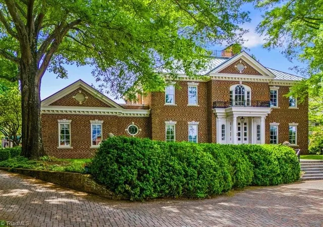 3rd image of 7 Clubview Ct, Greensboro, NC 27410 | MLS# 1225188