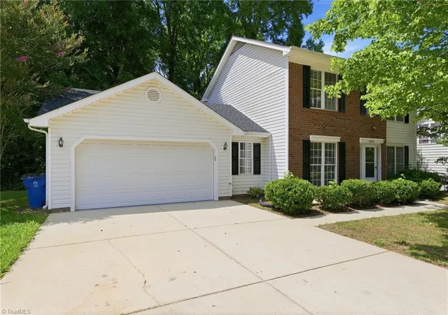 2nd image of 4002 Auburn Hills Dr, Greensboro, NC 27407 | MLS# 1226164