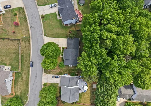 38th image of 4002 Auburn Hills Dr, Greensboro, NC 27407 | MLS# 1226164