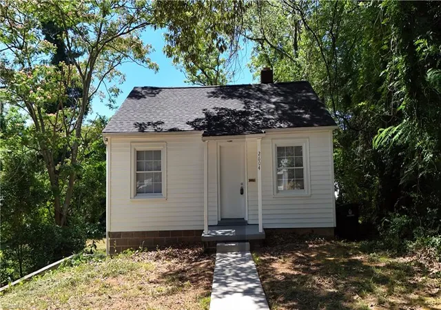 Photo 1 of Single family home for sale at 2604 Lyndhurst Ave, Winston Salem, NC 27103 | MLS# 1229043 | Listing updated on 2026-10-20