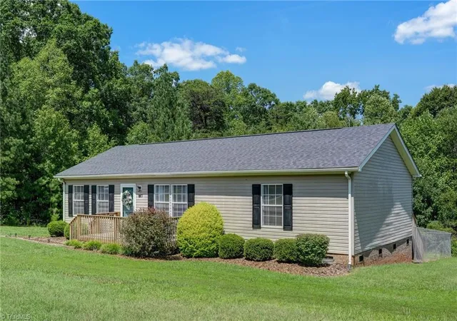 Photo 3 of Sale Pending at 863 Crutchfield Rd, Reidsville, NC 27320 | MLS# 1229624 | Listing updated on 2026-09-12
