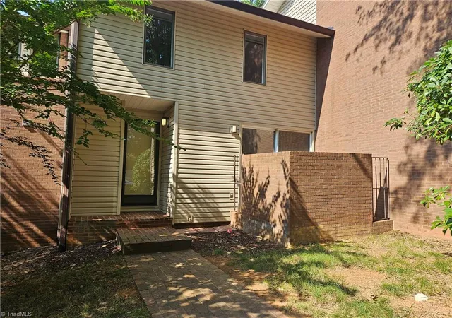 32nd image of 113 Forest View Dr, Winston Salem, NC 27104 | MLS# 1229896