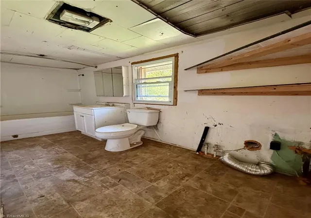 11th image of 999 Robbins Cir, Lexington, NC 27292 | MLS# 1230651