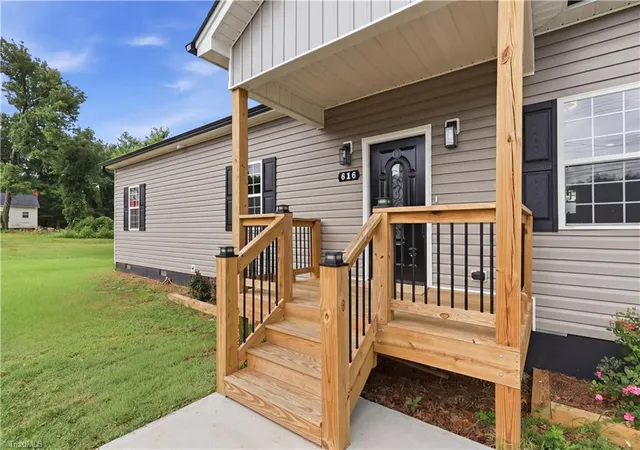 2nd image of 616 S Elm St, High Point, NC 27260 | MLS# 1222539