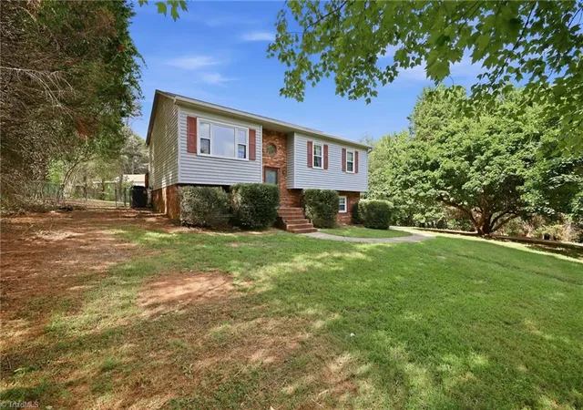 2nd image of 7119 Hunting Brook Ct, Walkertown, NC 27051 | MLS# 1226967