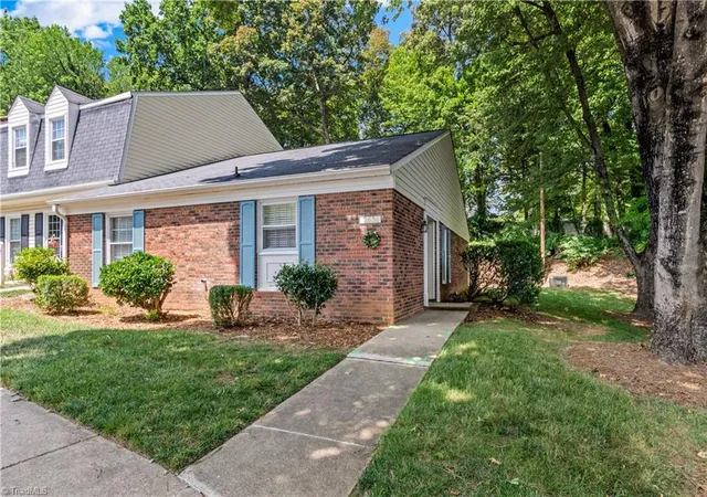 Homes for sale in Winston Salem, NC | 2636 Saint Johns Pl, Winston Salem, NC 27106 | MLS# 1226376