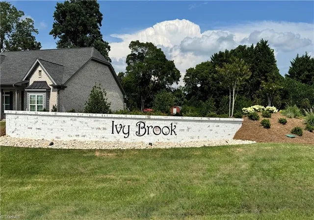 Photo 2 of Single family home for sale at 231 Vine Ridge Dr, Winston Salem, NC 27127 | MLS# 1124922 | Listing updated on 2026-04-17