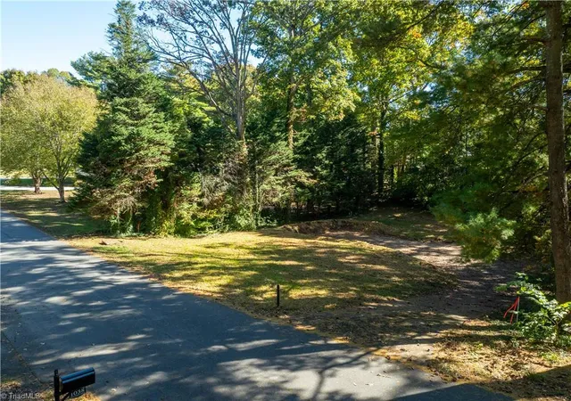 1st image of 1039 Huntingdon Rd, Winston Salem, NC 27104 | MLS# 1206090