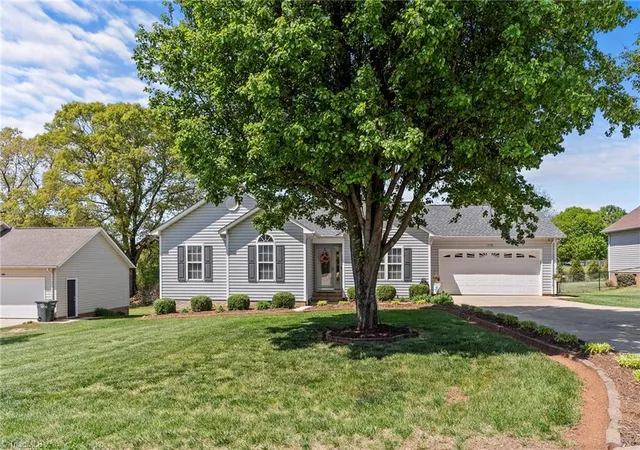 2nd image of 1478 Farmington Hills Dr, Conover, NC 28613 | MLS# 1215720