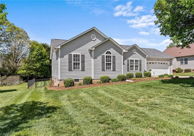 3rd image of 1478 Farmington Hills Dr, Conover, NC 28613 | MLS# 1215720