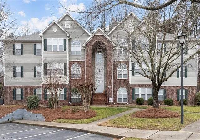 Photo 2 of Single family home for sale at 831 Timberline Ridge Ct, Winston Salem, NC 27106 | MLS# 1233277 | Listing updated on 2026-09-21