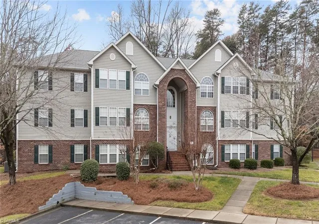 Photo 3 of Single family home for sale at 831 Timberline Ridge Ct, Winston Salem, NC 27106 | MLS# 1233277 | Listing updated on 2026-09-21