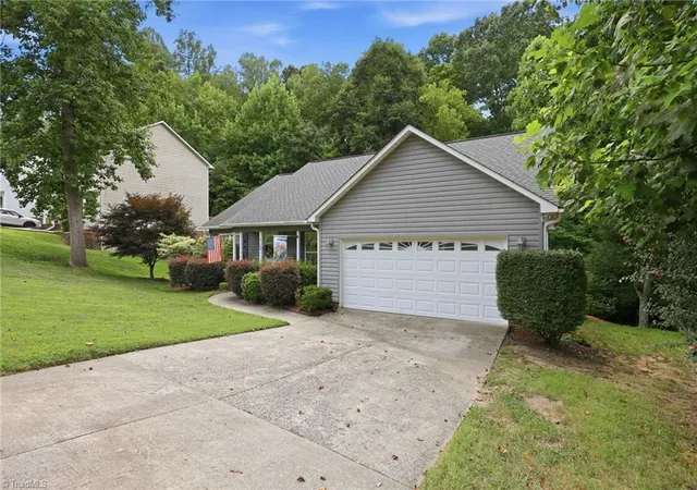 Photo 3 of Single family home for sale at 2109 Priya St, Thomasville, NC 27360 | MLS# 1228399 | Listing updated on 2026-09-06