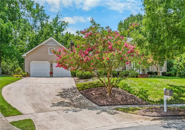 2nd image of 1203 Brookfield Ct, High Point, NC 27262 | MLS# 1227246