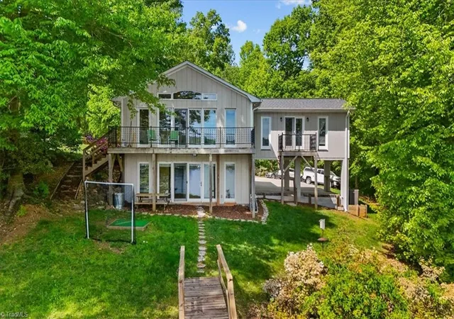 Photo 4 of Sale Pending at 330 Hillview Dr, Lexington, NC 27292 | MLS# 1216715 | Listing updated on 2026-10-08
