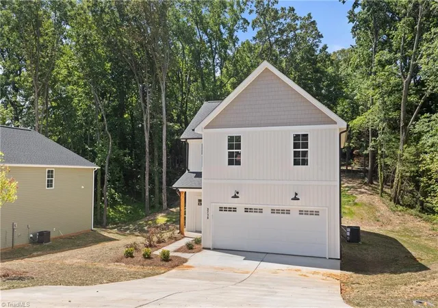Photo 3 of Single family home for sale at 3710 Wabash Blvd, Winston Salem, NC 27106 | MLS# 1226914 | Listing updated on 2026-09-22