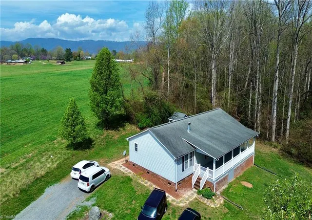 Homes for sale in Thurmond, NC | 184 Silver Pine Trl, Thurmond, NC 28683 | MLS# 1214819