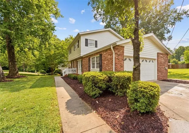 Photo 3 of Single family home for sale at 205 Fairway Dr, Eden, NC 27288 | MLS# 1225626 | Listing updated on 2026-08-11