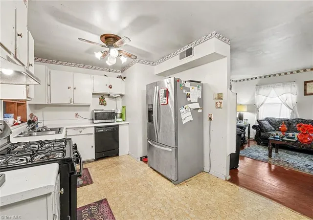 Photo 3 of Single family home for sale at 4304 N Jasmin Ct, Winston Salem, NC 27105 | MLS# 1231228 | Listing updated on 2026-09-16