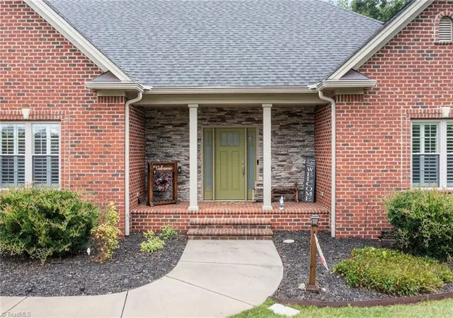 Photo 2 of Single family home for sale at 704 Terrace Dr, Lexington, NC 27295 | MLS# 1226176 | Listing updated on 2026-08-25