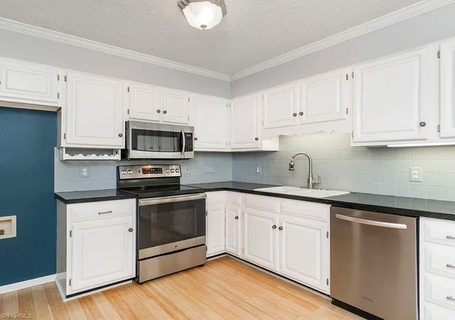 5th image of 1108 Summer Pl, Greensboro, NC 27410 | MLS# 1231836