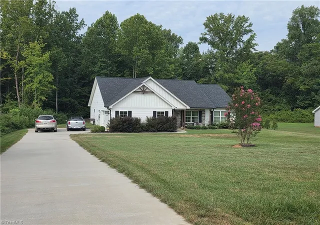 Photo 2 of Single family home for sale at 343 Parks Meadows Dr, Lexington, NC 27292 | MLS# 1231462 | Listing updated on 2026-08-27