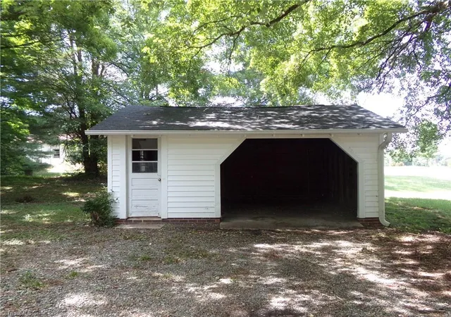 Photo 4 of Single family home for sale at 511 Cheeks Ln, Graham, NC 27253 | MLS# 1225565 | Listing updated on 2026-09-12