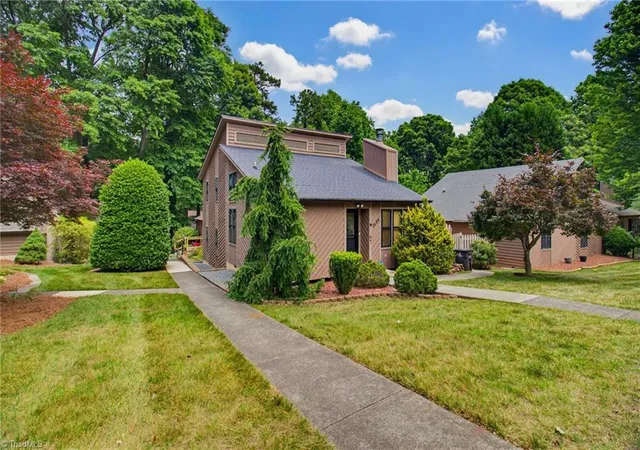 3rd image of 1884 Stonewood Dr Sw, Winston Salem, NC 27103 | MLS# 1220014