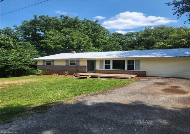 Homes for sale in North Wilkesboro, NC | 386 Otis Brown Dr, North Wilkesboro, NC 28659 | MLS# 1225753