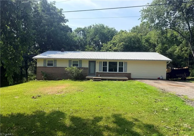 Homes for sale in North Wilkesboro, NC | 386 Otis Brown Dr, North Wilkesboro, NC 28659 | MLS# 1225753