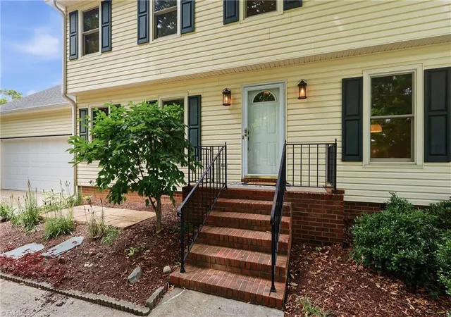 2nd image of 905 Northshore Ct, High Point, NC 27265 | MLS# 1229947