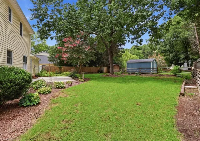 Photo 3 of Single family home for sale at 905 Northshore Ct, High Point, NC 27265 | MLS# 1229947 | Listing updated on 2026-09-22