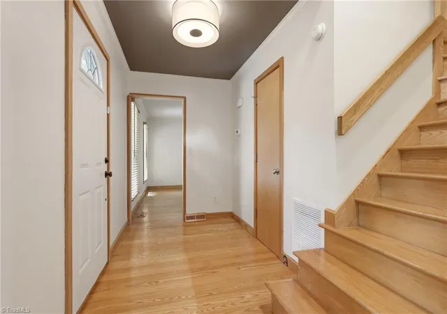 Photo 3 of Single family home for sale at 905 Northshore Ct, High Point, NC 27265 | MLS# 1229947 | Listing updated on 2026-09-30