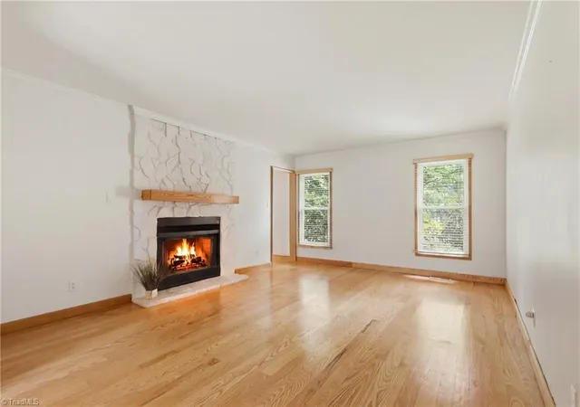 Photo 4 of Single family home for sale at 905 Northshore Ct, High Point, NC 27265 | MLS# 1229947 | Listing updated on 2026-09-30