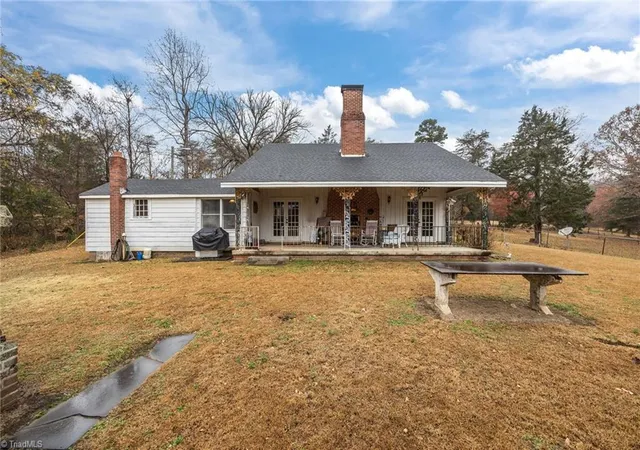 Photo 1 of Single family home for sale at 3250 Mine Crk Rd, Burlington, NC 27217 | MLS# 1231108 | Listing updated on 2026-08-13