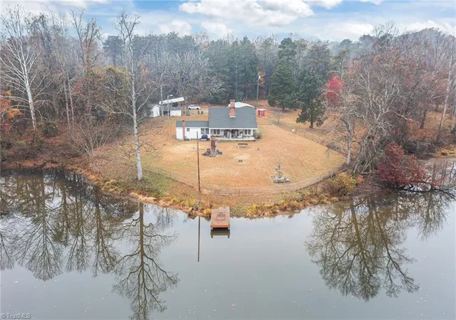 Photo 3 of Single family home for sale at 3250 Mine Crk Rd, Burlington, NC 27217 | MLS# 1231108 | Listing updated on 2026-08-13